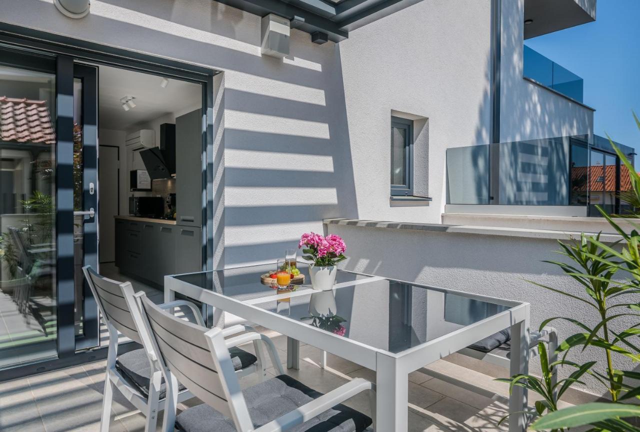 Modern Apartments Elle Malinska Vantacici Exterior photo